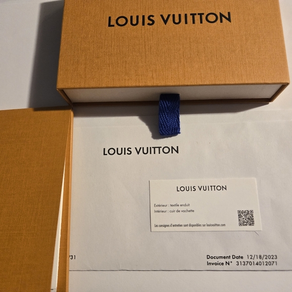 Athentic Louis Vuitton Envelope Business Card Holder - Picture 7 of 11